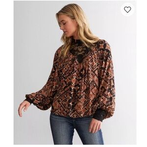 Gimmicks Printed Lace Top BKE Blouse Size Large